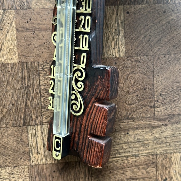 Vintage wooden key shaped wall hanging thermometer Swiss Alps scenery - Picture 13 of 16